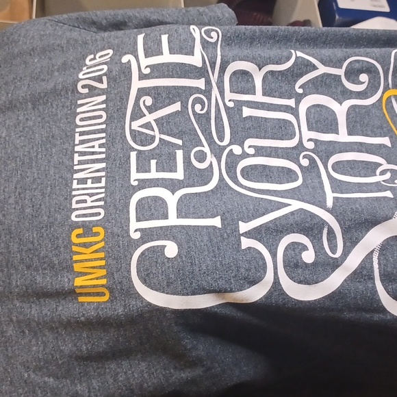 Gildan gray tshirt size M - Picture 2 of 3